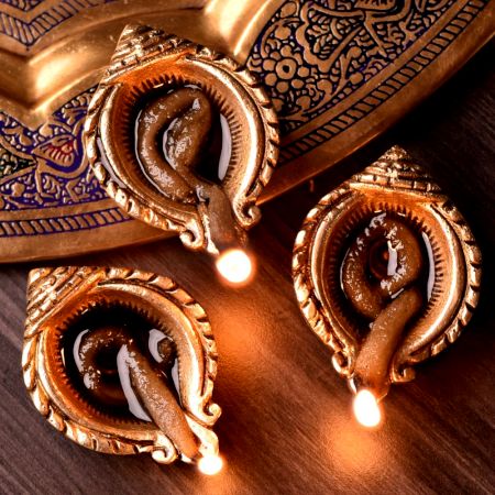 Conch Oil Lamp Diwali Diya Or Puja Lamps Pack of 3